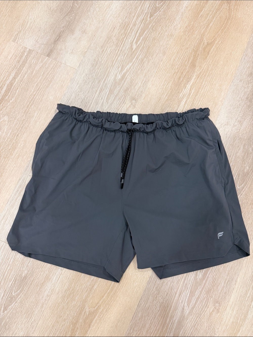 Men's Fabletics Gray 5” Athletic lines Shorts with Drawstring